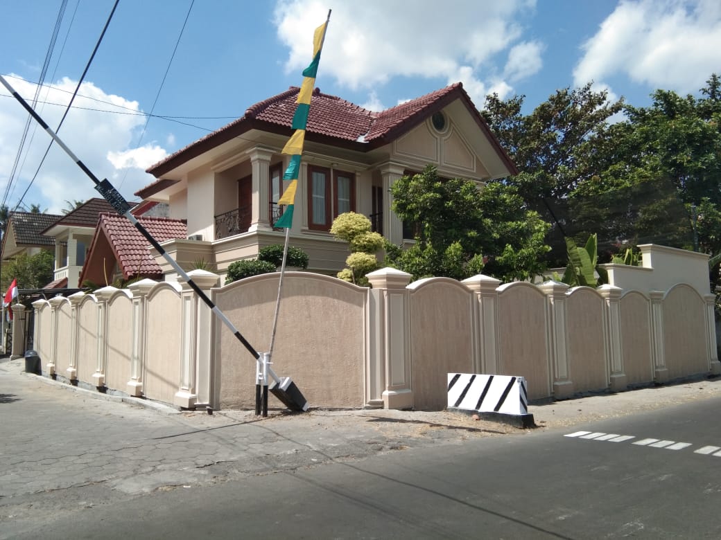 Rumah MEGAH Semi Klasik PREMIUM HOOK di Kawasan Elite di 