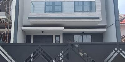 RUMAH BARU GRESS LOKASI STRATEGIS DI MANYAR KERTOADI SUKOLILO SURABAYA