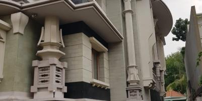 Jual Rumah Mewah Graha Family Dekat Golf di Kota Surabaya