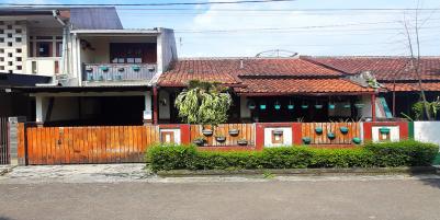 RUMAH DENGAN PAVILIUN SEMI FURNISHED DI ARCAMANIK BANDUNG