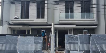 Rumah Baru Lokasi Premium di Dharma Husada Indah Surabaya