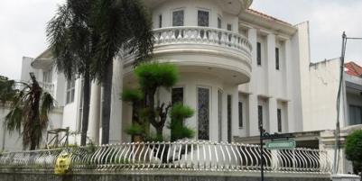 Rumah Mewah di Komplek Villa Valencia Lontar Surabaya