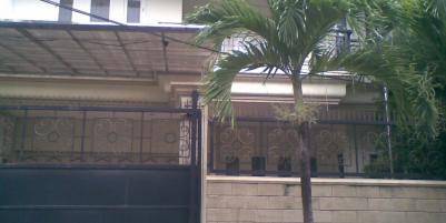 Rumah Mewah di Perumahan Dharmahusada Indah Utara Surabaya