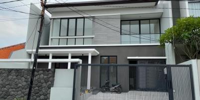 Rumah Baru Mewah Siap Huni di Manyar Tirtoyoso Selatan Surabaya