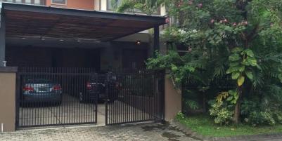 Jual Rumah Kosong Minimalis Kawasan Graha Family Surabaya