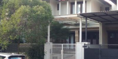 Rumah Mewah Minimalis Siap Huni di Graha Family Surabaya