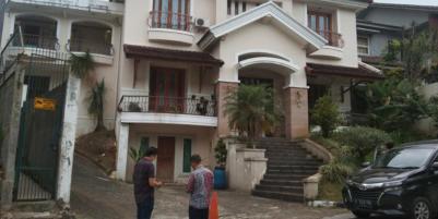 Rumah Mewah 2 Lantai di Komplek Alamanda Dago Bandung