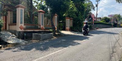 Tanah strategis 454m² Tepi Jl Raya Batujamus-Kemuning 