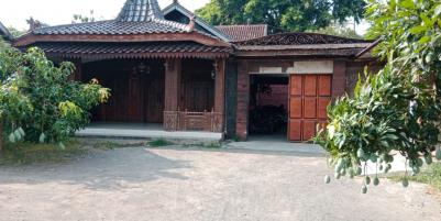 Rumah Joglo Bonus Usaha Konveksi Karanganyar Kota