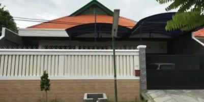 Dijual Rumah Luas Lokasi Strategis di Kupang Baru Sukomanunggal Surabaya Barat