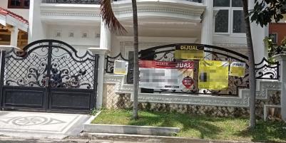 Rumah Mewah Dua Lantai di Taman Mutiara Pakuwon City Siap Huni