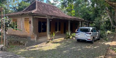 Tanah 1700m² Bonus Rumah Limasan Mojogedang  