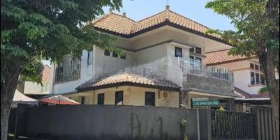 Disewakan Rumah Hook Bagus di Graha Famili, Surabaya