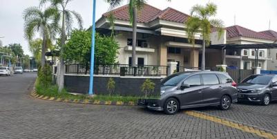 Rumah Bagus Perumahan Central Park Gunung Anyar Dekat Tol Waru
