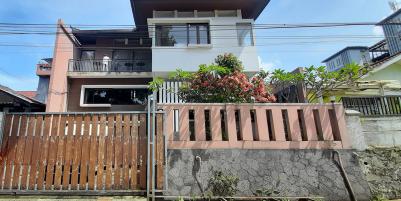 DIJUAL RUMAH TIGA LANTAI DI BANDUNG