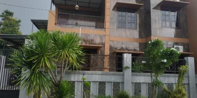 Dijual Rumah 3 lt. Istimewa