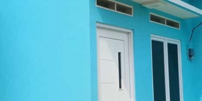 Rumah biru masih baru di Cilodong