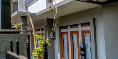 Rumah belakang setra duta bandung