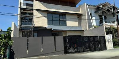 Rumah Minimalis Baru Gress Lokasi Strategis di Kertajaya Indah Surabaya