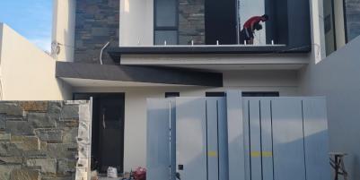 Rumah Modern 2 Lantai Baru Grees Lokasi Strategis di Manyar Jaya Surabaya