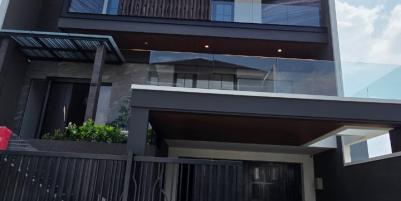 Dijual Rumah Mewah Minimalis di Waterfront Citraland, Surabaya Barat