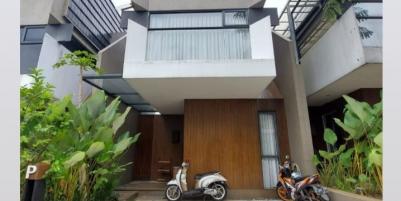 Dijual rumah 2,5lantai Cluster Bambu Apus Jakarta Timur 
