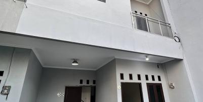 Rumah Second 3lantai Cluster Condet Jakarta Timur dekat TB Simatupang 