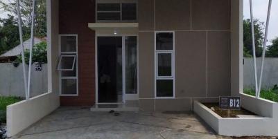 Rumah Cluster dilewati angkot pinggir jalan Citayam dekat Depok 