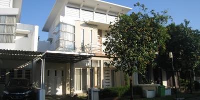 RUMAH DIJUAL @ Royal Residence Buckingham Surabaya - Character Charm & Comfort.