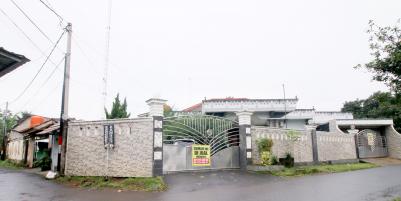 Dijual Rumah Mewah Lokasi Strategis Depan Jalan Utama Dekat Stadion Pakansari dan Cibinong City Mall