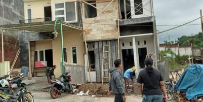 Perumahan mewah kota Batu 2 Lt type 70 Promo 465jt khusus 1 rumah saja  pinggir jalan raya aspal.