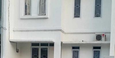 RUMAH SIAP HUNI HOOK  2 LANTAI HARGA 1 LANTAI DEKAT MC. DONALD BOJONGSARI 