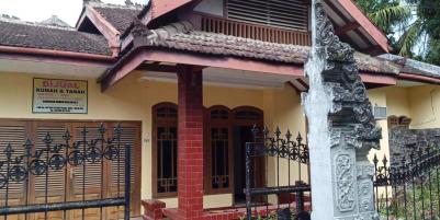 Jual Rumah 2 Lantai Murah Dengan Tanah Yang Luas di Jl. Raya Situbondo - Banyuwangi