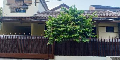 Rumah Dijual Murah Strategis di Komplek Dosen IKIP Jatikramat Jatiasih Kota Bekasi