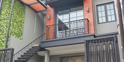 Rumah Besar Siap Huni  3 Lantai Di Cilandak Jakarta Selatan 