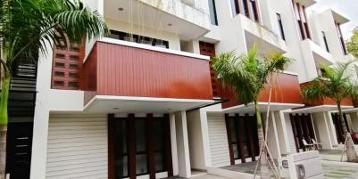 Rumah Mewah Siap Huni Dalam Cluster Di  Cilandak Jakarta Selatan