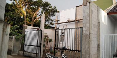 Rumah 90% Tinggal Jalan Kaki ke Jalan Raya Samping Rumah Pejabat