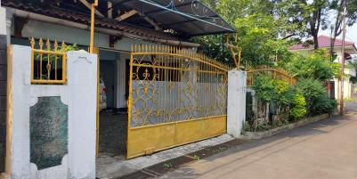 Rumah ASRI di Kav.BNI, Jati Cempaka masih berpohonan