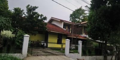 Rumah pinggir jalan bisa dipakai usaha di sariwangi lebar 25meter