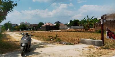 Tanah Datar Strategis 300m² Karanganyar Kota 