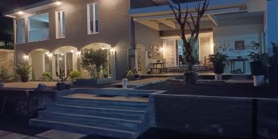 Dijual rumah baru jarang ada di Setiabudi Regency. Hadap Selatan. Desain Oleh Arsitek Berpengalaman