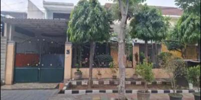 Dijual Rumah SHM Siap Huni di Dukuh Kupang, Surabaya