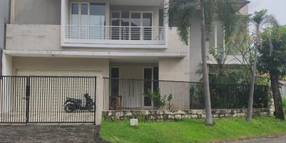 Dijual Rumah Modern Minimalis di Graha Family, Surabaya