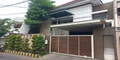 Dijual Rumah 2 Lantai di Dharmahusada Indah Barat, Surabaya