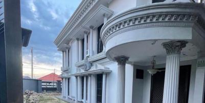 Dijual Rumah 2 Lantai di Dharmahusada Utara, Surabaya