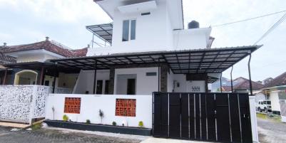 Dijual Rumah 2 Lantai di Jalan Bendungan Palasari, Kota Malang