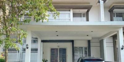 Dijual Rumah Luas di Villa Jagat Setia, Kota Bekasi