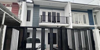JUAL CEPAT! Rumah Furnished Full Renovasi di Green Mansion Regency Lontar Surabaya Barat