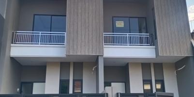 DIJUAL RUMAH BARU GRESS MINIMALIS MODERN!!!  LOKASI STRATEGIS DI PERUMAHAN VILLA KALIJUDAN INDAH SURABAYA