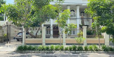 Jual Rumah Mewah Luas di Raya Dharmahusada Indah Surabaya